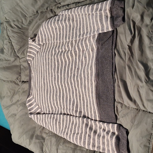 Gray and white striped lightweight sweatshirt from per se sport. - Picture 5 of 5